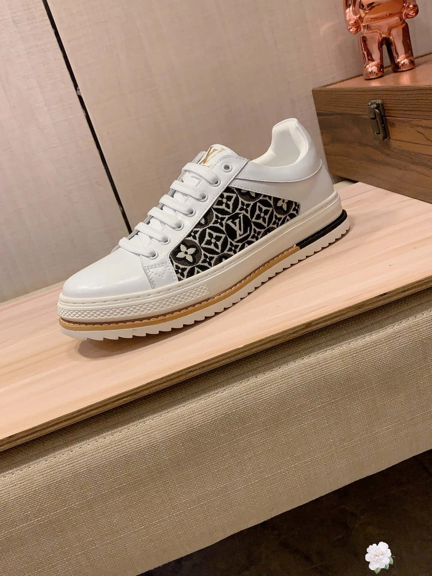 Men's men's shoes 💰420💰💰🎩🎩[Lightning][Lightning] "LV*" The latest • hot style casual shoes, top brand [Seduce] luxury~purchase, top~quality. [Strong] The upper is made of imported breathable cowhide with fabric material ➕ Breathable sheepskin feet (•) and fine workmanship. The original stylish and stylish soft rubber wear-resistant and non-slip outsole is light and comfortable on the feet. The real thing looks better when photographed in person. Code 111: Code: 38-44, 2️⃣colors selected